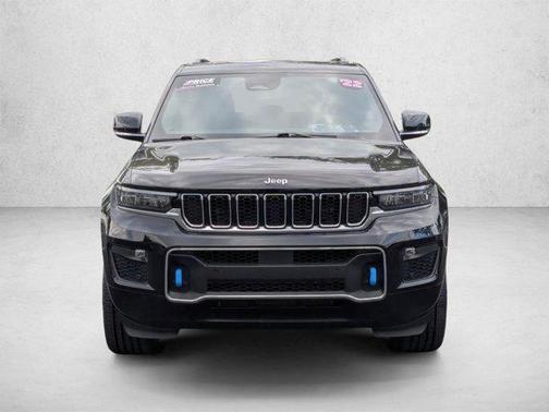 Diamond Black Crystal Pearlcoat 2022 Jeep Grand Cherokee 4xe Overland