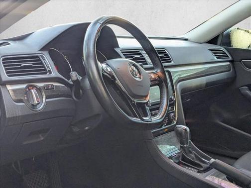 2017 Volkswagen Passat 1.8T SE w/Technology