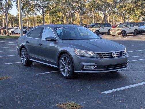2017 Volkswagen Passat 1.8T SE w/Technology