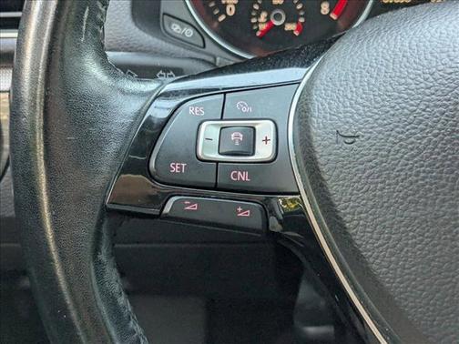 2017 Volkswagen Passat 1.8T SE w/Technology