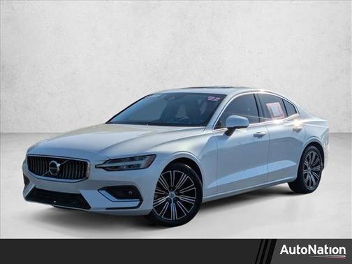 Crystal White Metallic 2022 Volvo S60 T5