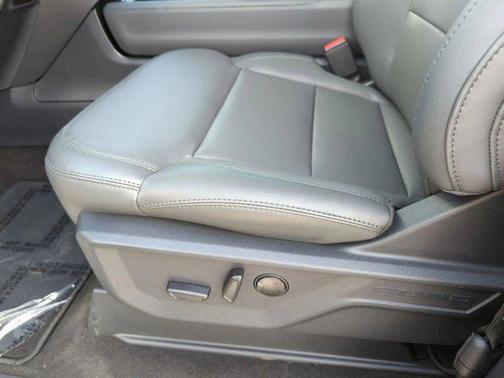 Agate Black Metallic 2026 Ford Expedition Active