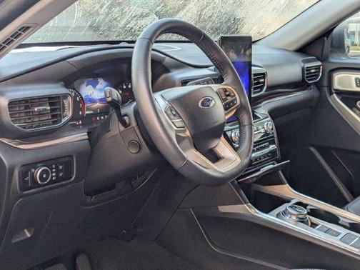 Iconic Silver Metallic 2024 Ford Explorer Limited