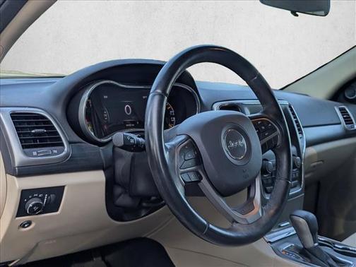 Bright White Clearcoat 2019 Jeep Grand Cherokee Laredo