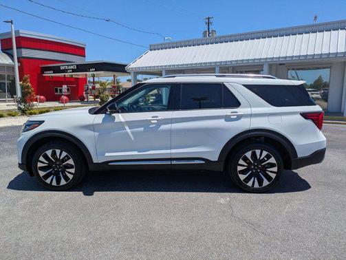 Star White Metallic Tri-Coat 2026 Ford Explorer Platinum