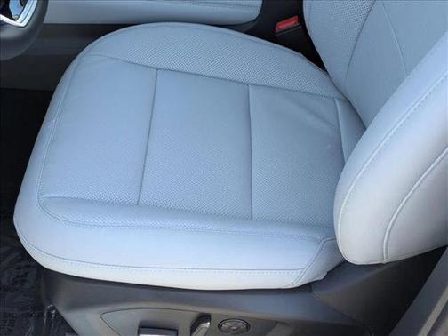 Star White Metallic Tri-Coat 2026 Ford Explorer Platinum