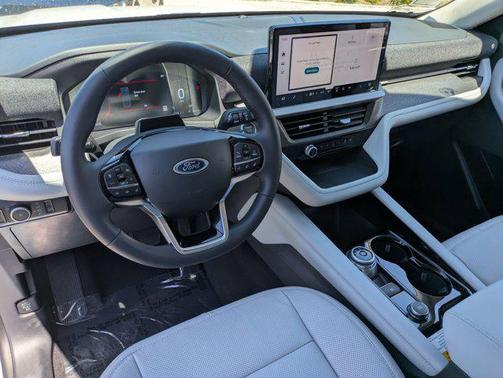 Star White Metallic Tri-Coat 2026 Ford Explorer Platinum