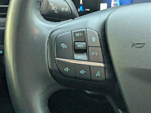 Oxford White 2023 Ford Escape Active