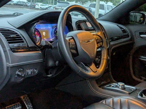 2023 Chrysler 300 C