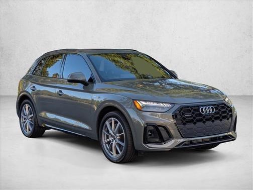 Chronos Gray Metallic 2023 Audi Q5 55 S line Prestige