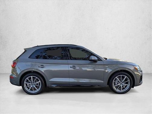 Chronos Gray Metallic 2023 Audi Q5 55 S line Prestige