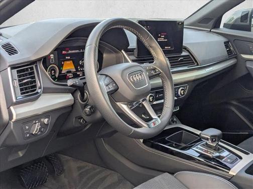 Chronos Gray Metallic 2023 Audi Q5 55 S line Prestige