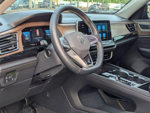 Deep Black Pearl [Bl 2025 Volkswagen Atlas 2.0T SE w/Technology