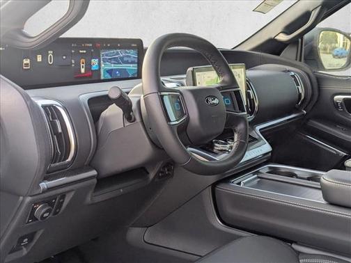 Star White Metallic Tri-Coat 2026 Ford Expedition Max Platinum