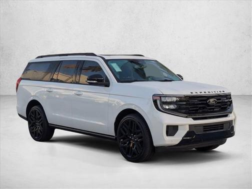 Star White Metallic Tri-Coat 2026 Ford Expedition Max Platinum