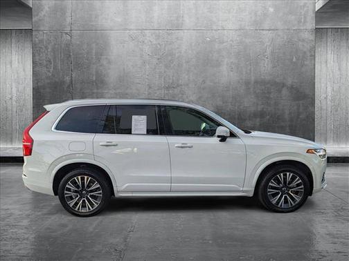 2021 Volvo XC90 T5 Momentum