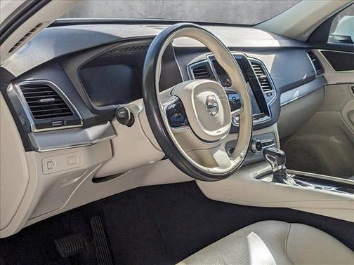 2021 Volvo XC90 T5 Momentum