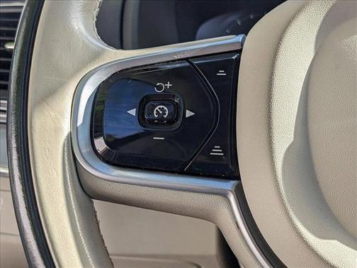 2021 Volvo XC90 T5 Momentum