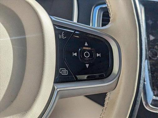 2021 Volvo XC90 T5 Momentum