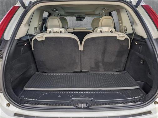 2021 Volvo XC90 T5 Momentum
