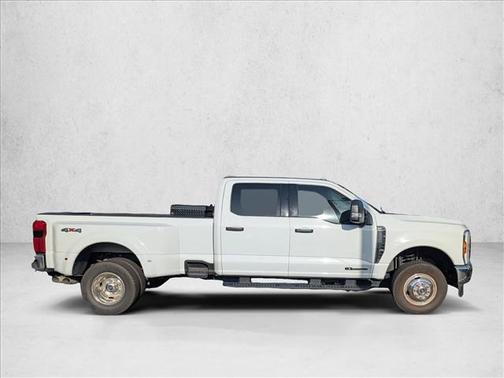 Oxford White 2024 Ford F-350 XLT