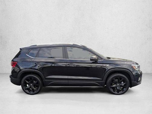Deep Black Pearl [Bl 2022 Volkswagen Taos 1.5T SE