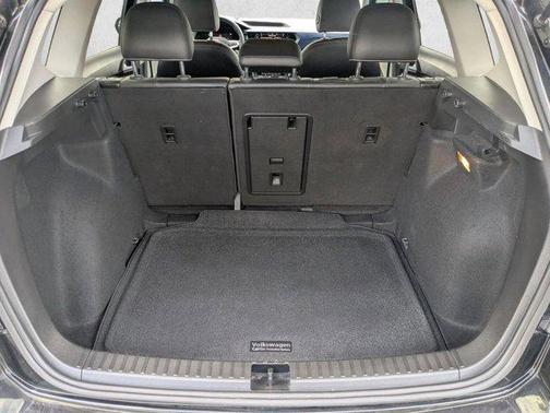 Deep Black Pearl [Bl 2022 Volkswagen Taos 1.5T SE