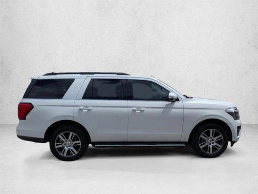 Star White Metallic Tri-Coat 2023 Ford Expedition XLT
