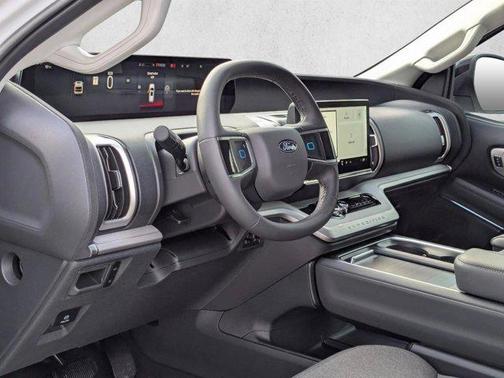 Oxford White 2026 Ford Expedition Active