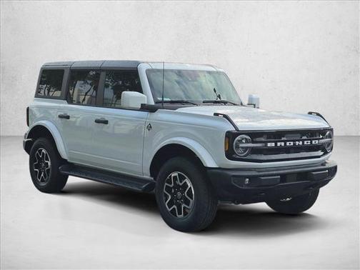Oxford White 2026 Ford Bronco Outer Banks