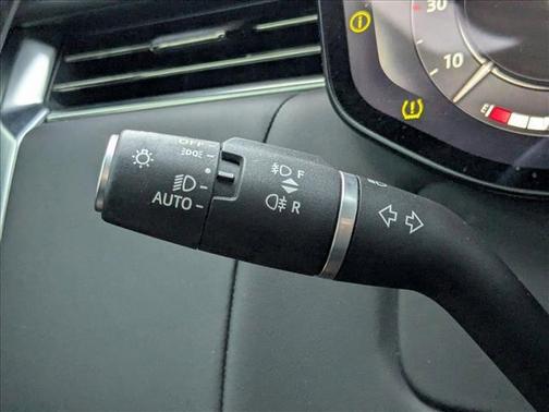 Fuji White 2023 Land Rover Range Rover P400 SE