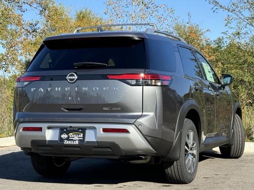 2025 Nissan Pathfinder SL 4WD