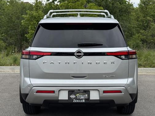 2024 Nissan Pathfinder SL 4WD