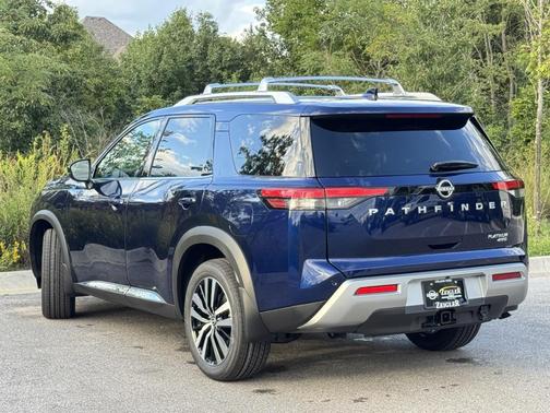 2025 Nissan Pathfinder Platinum 4WD