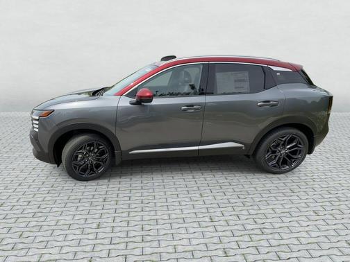 Gun Metallic/Scarlet Ember Tintcoat 2026 Nissan Kicks SR