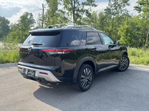 2025 Nissan Pathfinder SL 4WD