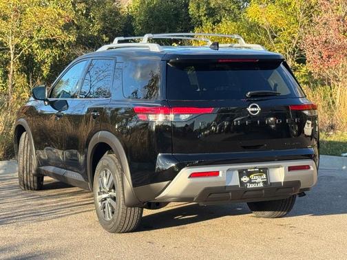 2025 Nissan Pathfinder SL 4WD