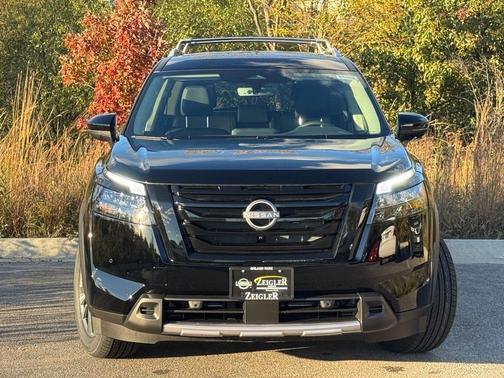 2025 Nissan Pathfinder SL 4WD