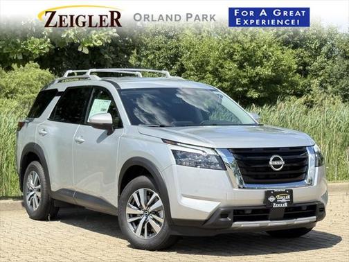 2025 Nissan Pathfinder SL 4WD