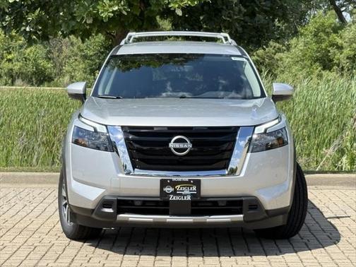 2025 Nissan Pathfinder SL 4WD
