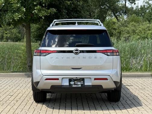 2025 Nissan Pathfinder SL 4WD