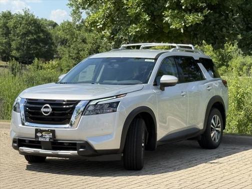 2025 Nissan Pathfinder SL 4WD