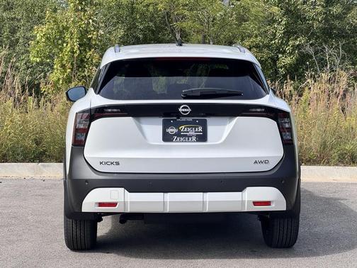 2026 Nissan Kicks SV