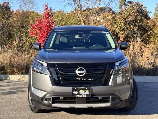2025 Nissan Pathfinder SL 4WD