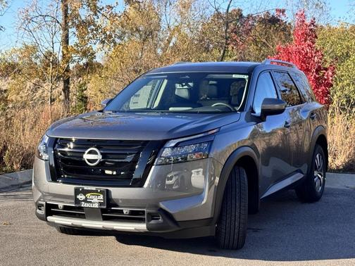 2025 Nissan Pathfinder SL 4WD