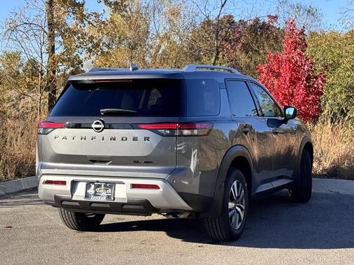 2025 Nissan Pathfinder SL 4WD