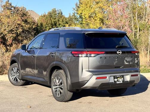 2025 Nissan Pathfinder SL 4WD