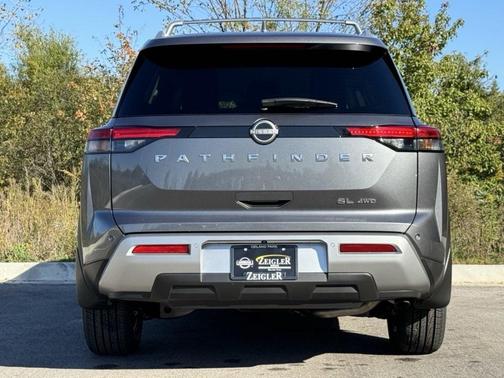 2025 Nissan Pathfinder SL