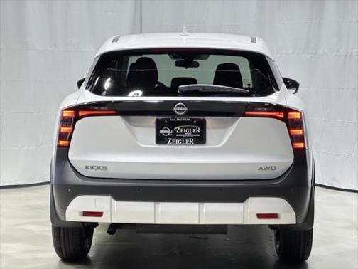 2025 Nissan Kicks SV