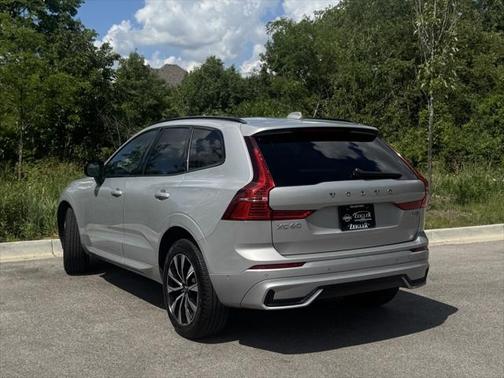 2024 Volvo XC60 B5 Plus Dark Theme
